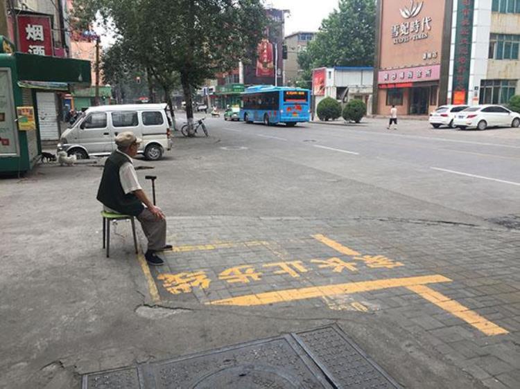 洛阳街头打人「洛阳抢地打架方广场舞大爷发声不解释了老人伤不起了」