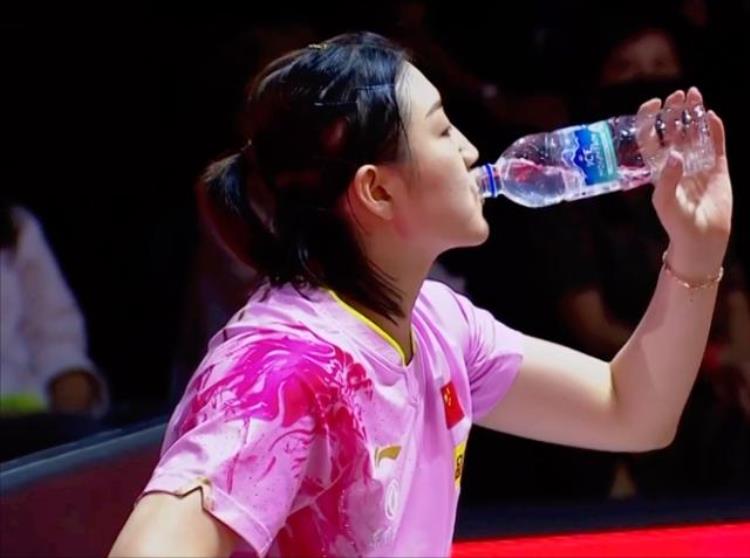 王曼昱接受采访「王曼昱累坏了输球后坦言筋疲力尽眼花缭乱低血糖的感觉」