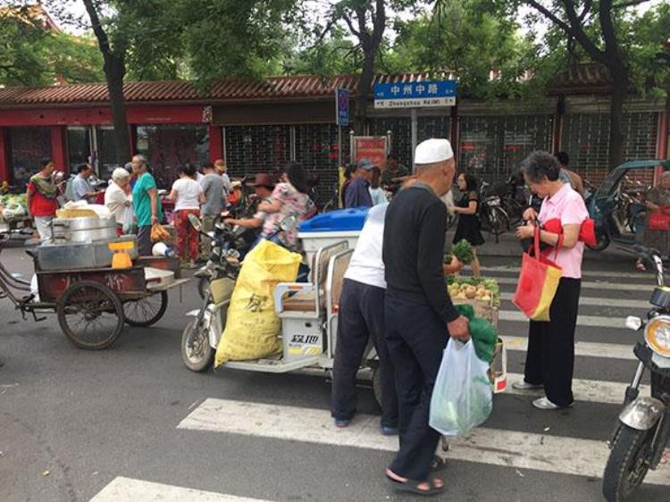 洛阳街头打人「洛阳抢地打架方广场舞大爷发声不解释了老人伤不起了」