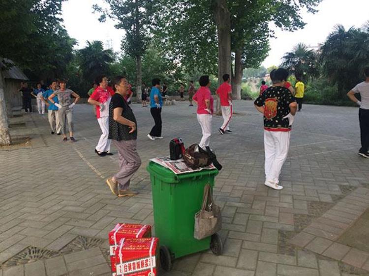 洛阳街头打人「洛阳抢地打架方广场舞大爷发声不解释了老人伤不起了」