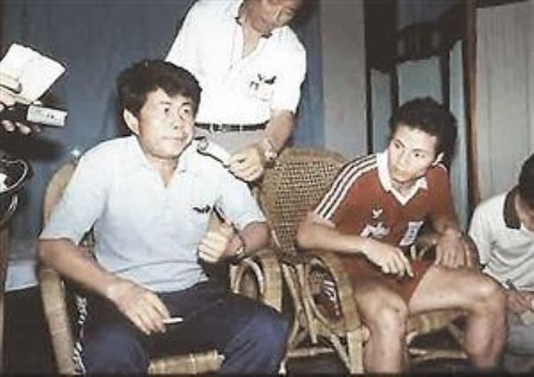中国男足70年代「回顾七十年的历届中国男足球衣发展史哪一款是你的最爱」