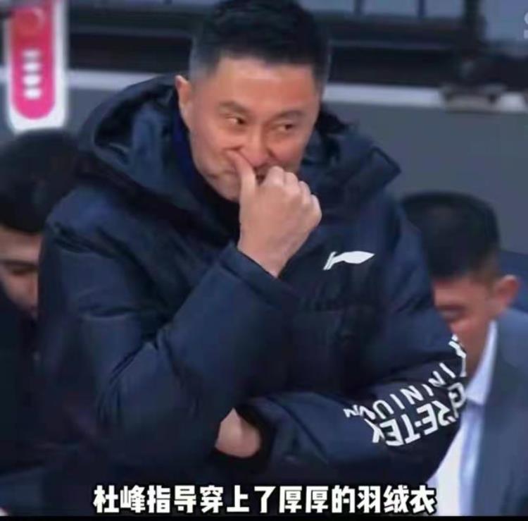 cba教练被吹t「球员冻得搓手主教练穿羽绒服亚洲第一篮球联赛CBA太业余」