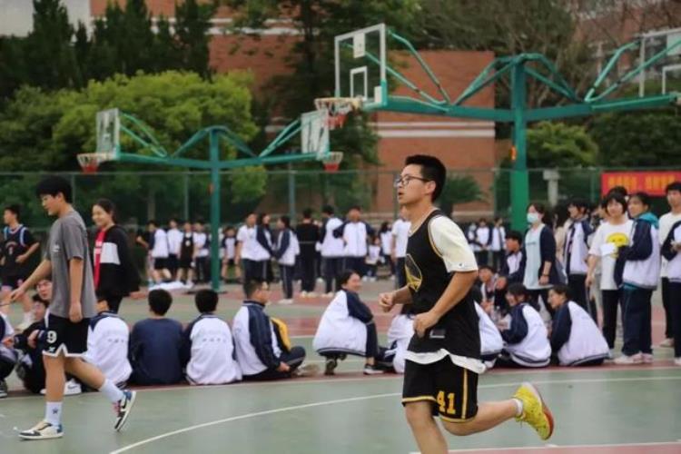 临海市回浦中学地址「榜样风采录|临海市回浦中学百年老校孕育百折不回的篮球精神」
