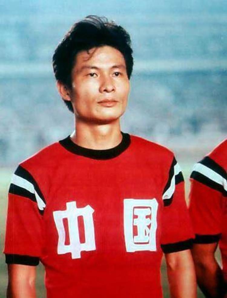 中国男足70年代「回顾七十年的历届中国男足球衣发展史哪一款是你的最爱」