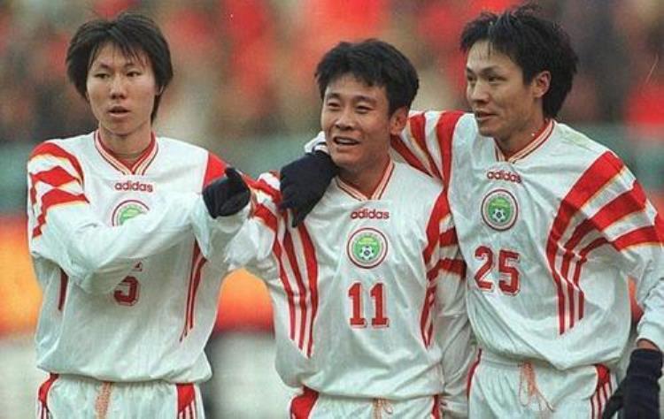 中国男足70年代「回顾七十年的历届中国男足球衣发展史哪一款是你的最爱」