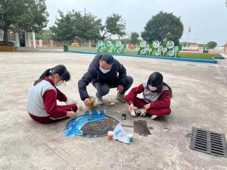 金井小学学校在哪里「西南街道金本小学井上添画美我校园」