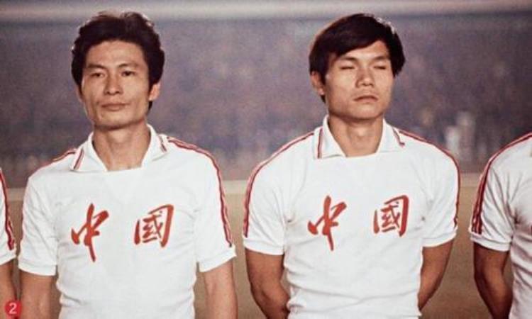 中国男足70年代「回顾七十年的历届中国男足球衣发展史哪一款是你的最爱」