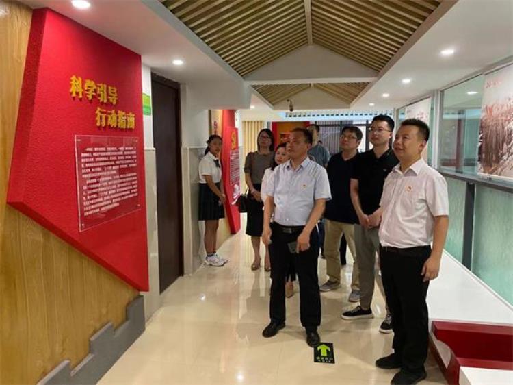 二七区绿地爱华小学「二七区绿地爱华学校红心永向党追梦新时代」