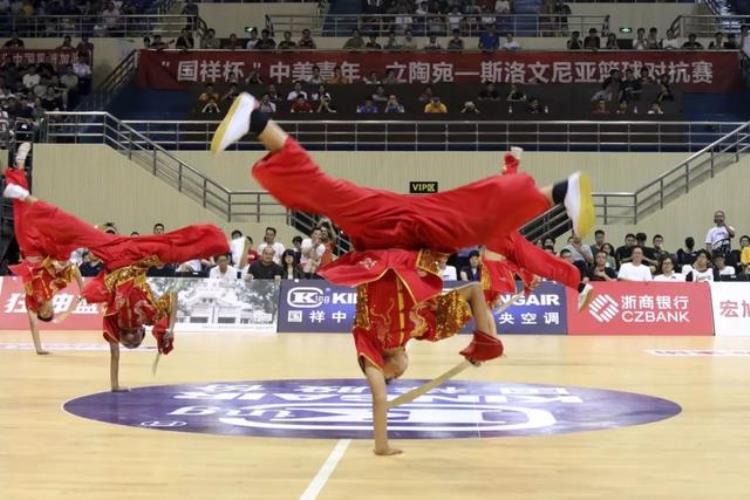 篮球狂热「篮球狂欢夜|这个世界很酷你们更酷」