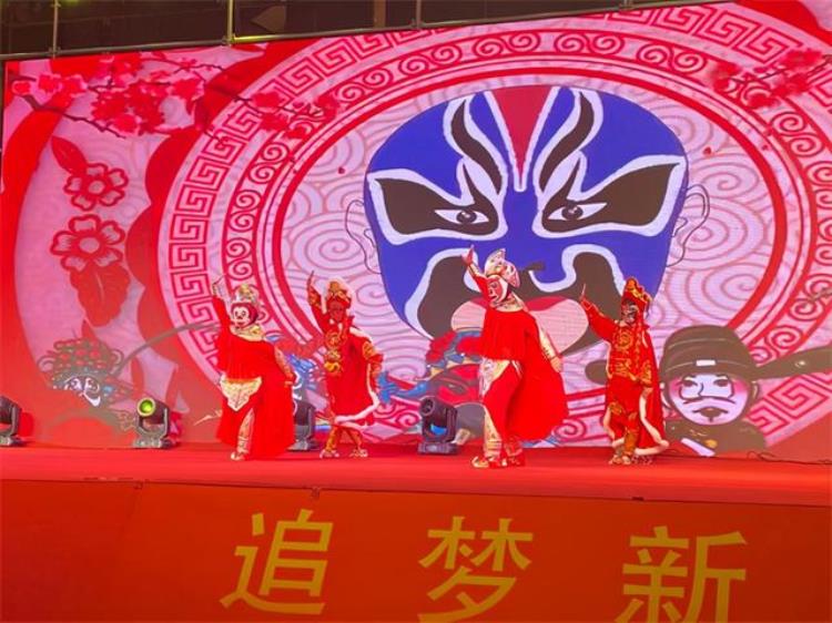 二七区绿地爱华小学「二七区绿地爱华学校红心永向党追梦新时代」