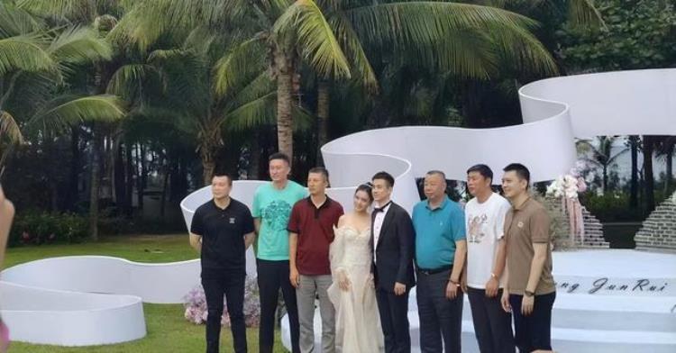 赵继伟夺冠抱女友「感动赵继伟婚礼致辞太催泪张镇麟摘得捧花郭艾伦拒绝参与」