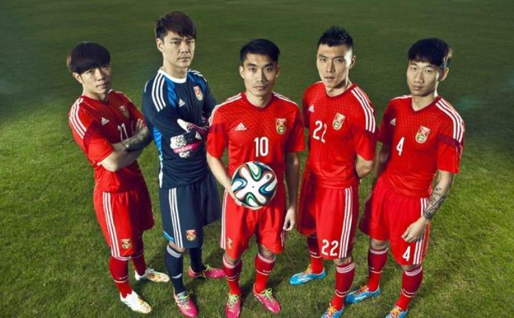 中国男足70年代「回顾七十年的历届中国男足球衣发展史哪一款是你的最爱」