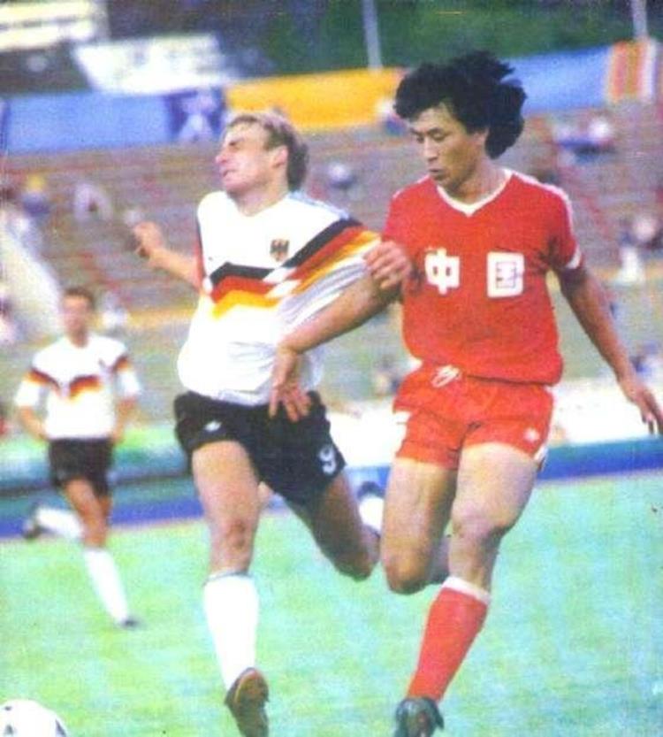 中国男足70年代「回顾七十年的历届中国男足球衣发展史哪一款是你的最爱」
