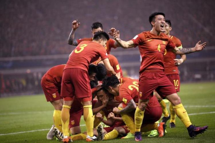 中国男足70年代「回顾七十年的历届中国男足球衣发展史哪一款是你的最爱」