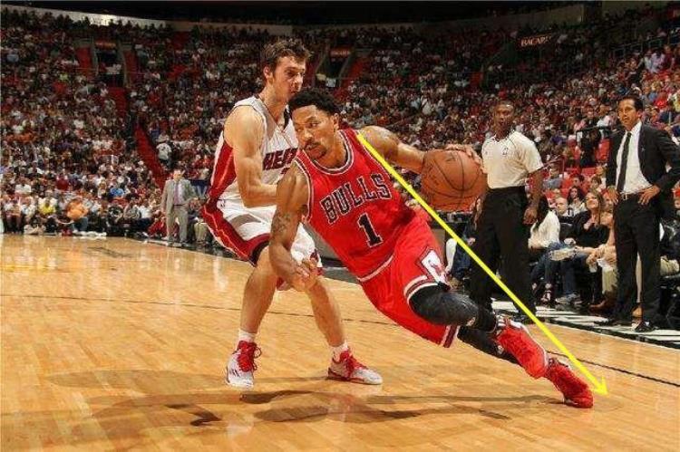 图看NBA球星超低突破重心韦德如摩托高速压弯贴地飞行