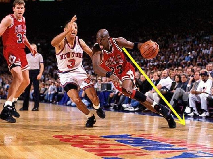 图看NBA球星超低突破重心韦德如摩托高速压弯贴地飞行
