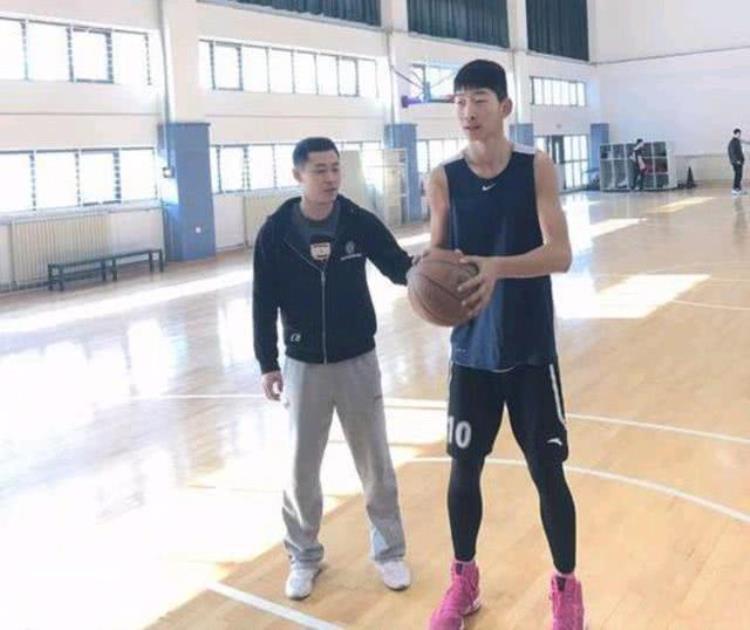 16岁身高2米14山东小姚明加盟青岛男篮只想五年内打上CBA