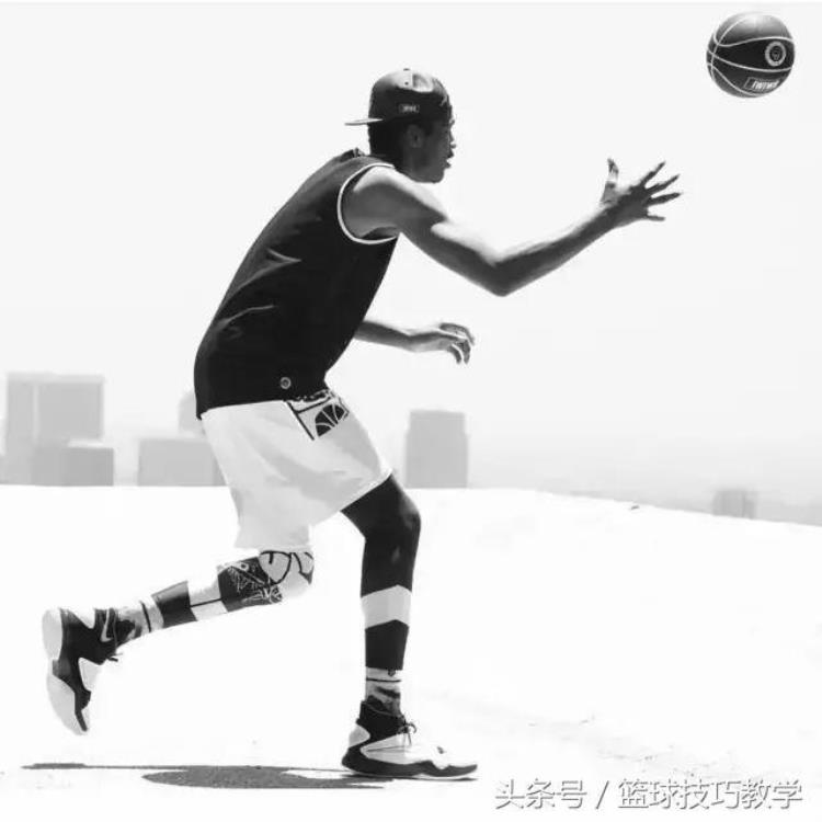 库里过人技巧「还不知道怎么过人库里进攻杀手锏赶快看看」