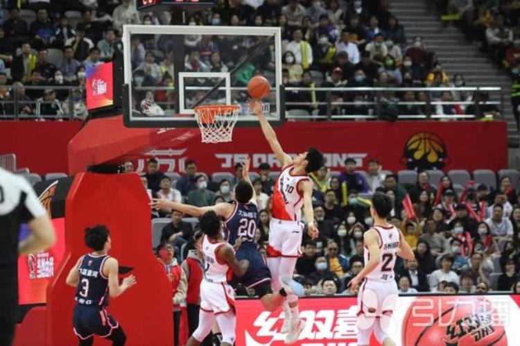 今天苏州肯帝亚赛程球迷评球「苏州肯帝亚主场首秀苏粤大战近6000名球迷现场助阵」