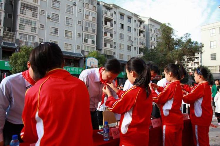少年先锋队建队日活动简报「上杭县举行少年先锋队建队67周年主题建队日活动」