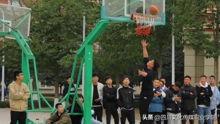 大学迎新杯篮球赛「精彩篮不住学院迎新杯篮球赛火热开战」