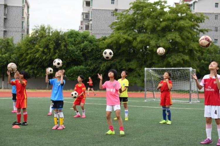 一个球可以变成三种「一个球改变一座城」