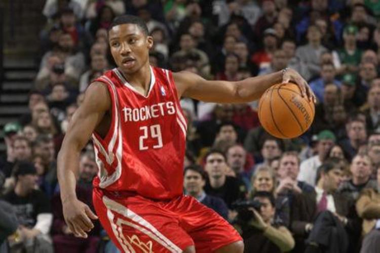 姚明在nba的人缘「姚明在NBA搭档过的队友中有多达七位球员先后拿到了总冠军」
