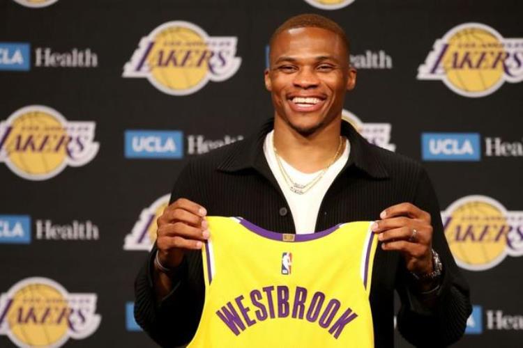 nba球员薪资排行「NBA球星总薪资排名曾经榜首的加内特已经跌到了第九的位置」