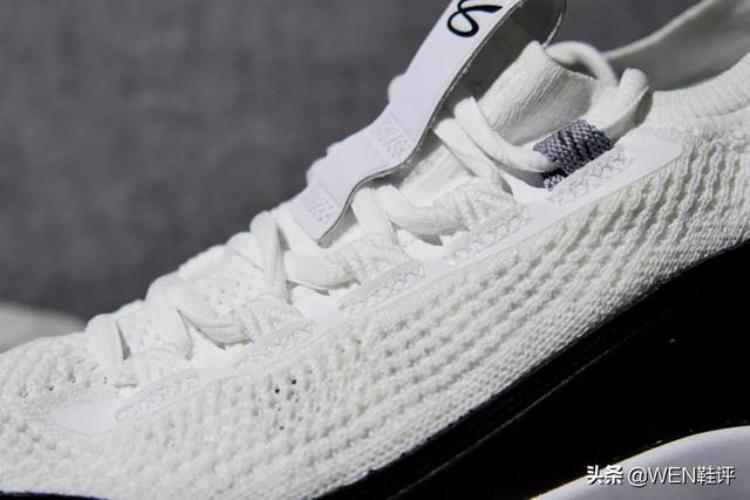 curry8hovr「这颜值连二百都不值可为何说Curry8是一双划时代的产品」
