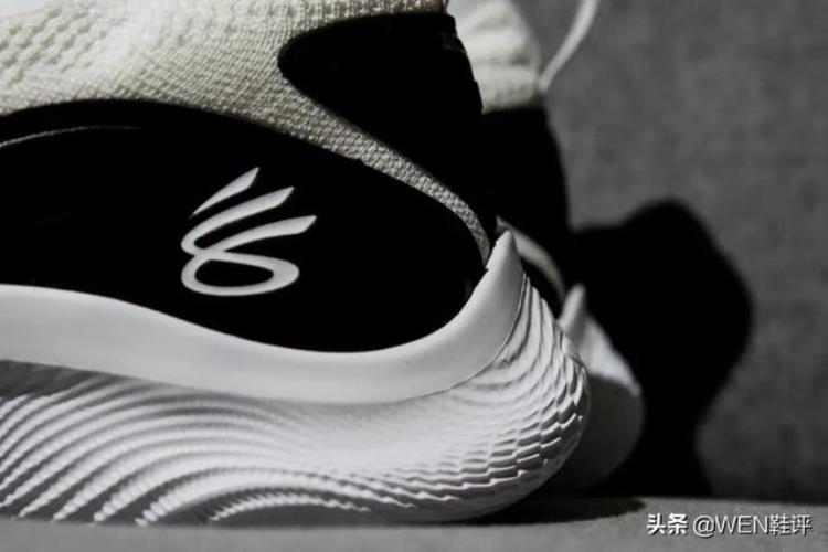 curry8hovr「这颜值连二百都不值可为何说Curry8是一双划时代的产品」
