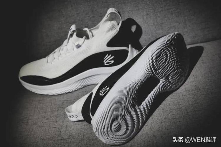 curry8hovr「这颜值连二百都不值可为何说Curry8是一双划时代的产品」