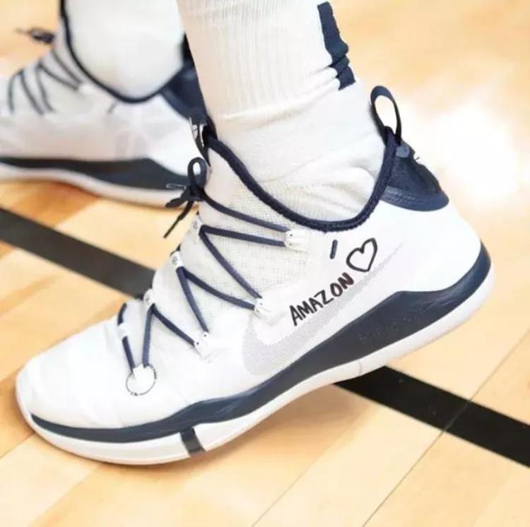科比上脚科比4联名「NBA球员今日上脚科比4代完美搭配球衣库兹马穿联名款」