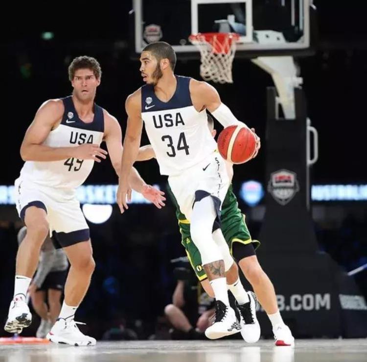 科比上脚科比4联名「NBA球员今日上脚科比4代完美搭配球衣库兹马穿联名款」