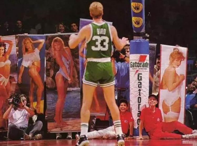 乔丹在科比追悼会「NBA罚球那些事乔丹闭眼科比跳舞詹姆斯发现总冠军秘诀」