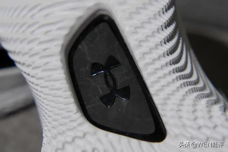 curry8hovr「这颜值连二百都不值可为何说Curry8是一双划时代的产品」