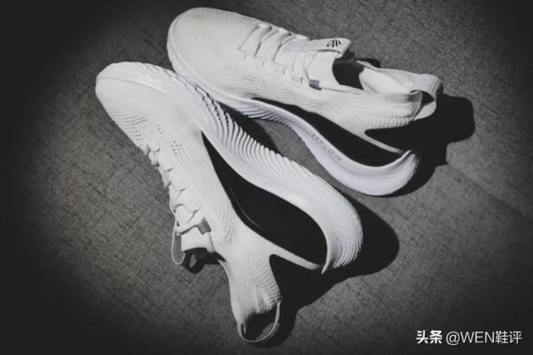 curry8hovr「这颜值连二百都不值可为何说Curry8是一双划时代的产品」