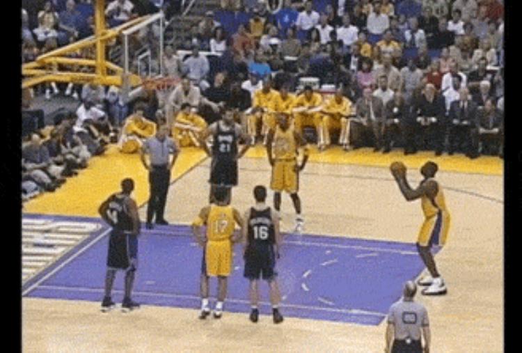乔丹在科比追悼会「NBA罚球那些事乔丹闭眼科比跳舞詹姆斯发现总冠军秘诀」