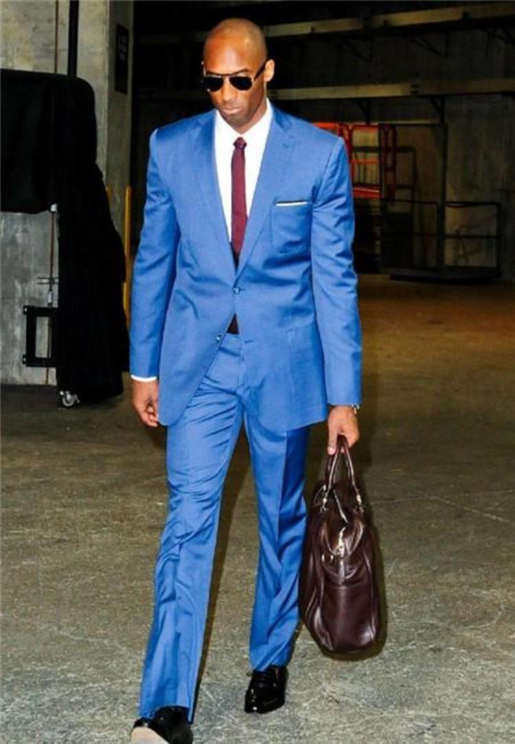 科比穿黑曼巴球衣「黑曼巴科比不为人知的一面时尚穿搭照耀NBA全明星赛」