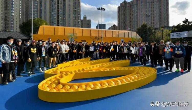 curry8hovr「这颜值连二百都不值可为何说Curry8是一双划时代的产品」
