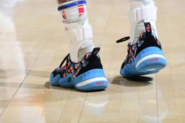 皮尔斯 签名鞋「NBA球员上脚3大国产品牌的球鞋皮尔斯的签名鞋很经典」