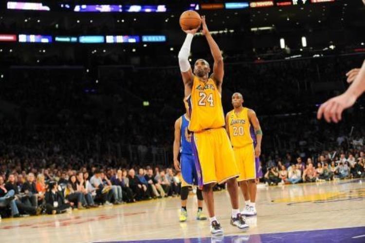 罗斯回公牛主场被喊mvp「NBA主场氛围有多棒罗斯在公牛球馆被喊MVP勇迷集体做3分手势」
