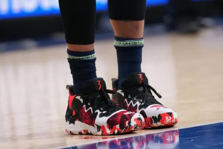 皮尔斯 签名鞋「NBA球员上脚3大国产品牌的球鞋皮尔斯的签名鞋很经典」