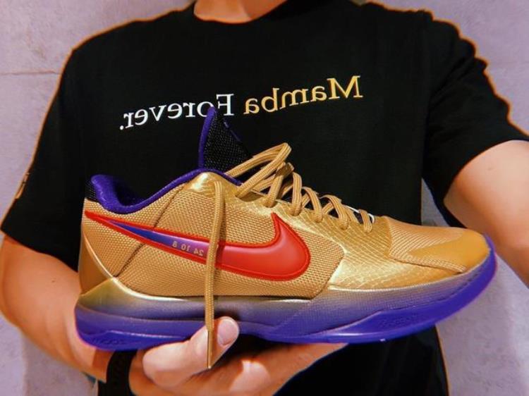 得物快讯|LOUISVUITTON签约首位滑手UNDFTDxNikeKobeVProtro预览