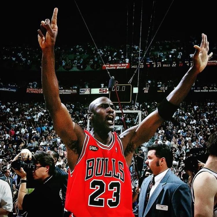 篮球明星迈克尔乔丹简介「NBA传奇人物简介1迈克尔乔丹」