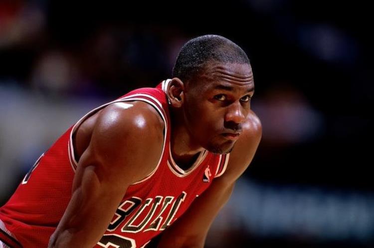 篮球明星迈克尔乔丹简介「NBA传奇人物简介1迈克尔乔丹」
