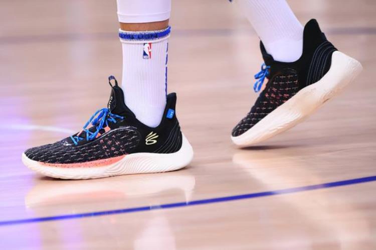 皮尔斯 签名鞋「NBA球员上脚3大国产品牌的球鞋皮尔斯的签名鞋很经典」