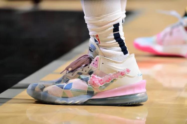 皮尔斯 签名鞋「NBA球员上脚3大国产品牌的球鞋皮尔斯的签名鞋很经典」