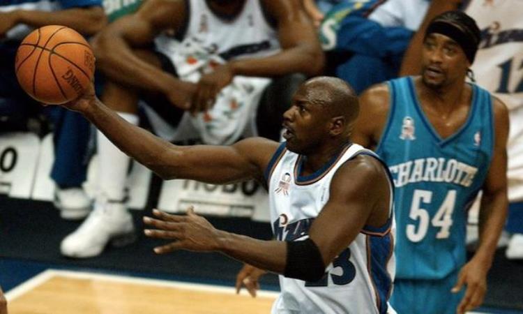 篮球明星迈克尔乔丹简介「NBA传奇人物简介1迈克尔乔丹」