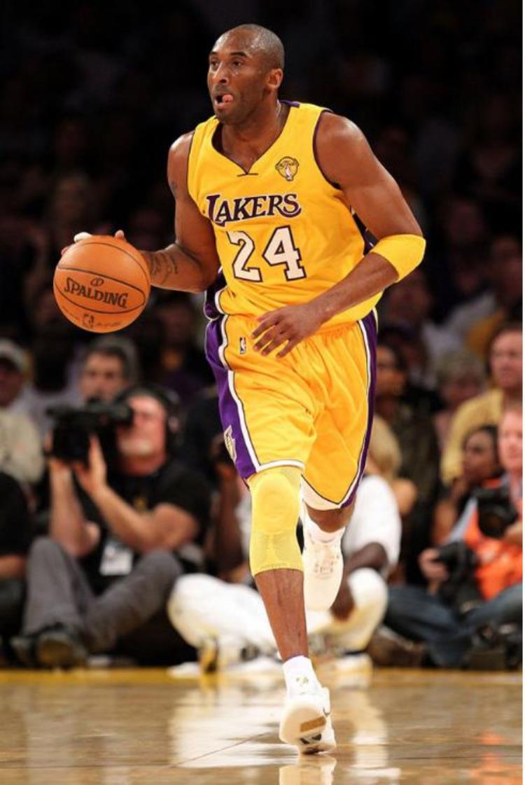 nba用的球是什么球「NBA用的球到底是啥做的大家用的斯伯丁原来都是假的太真实了」