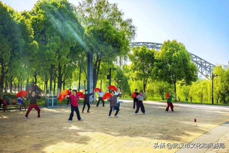 足球网球篮球场游泳池4600平方米的室内运动场馆尽在汉江湾体育公园